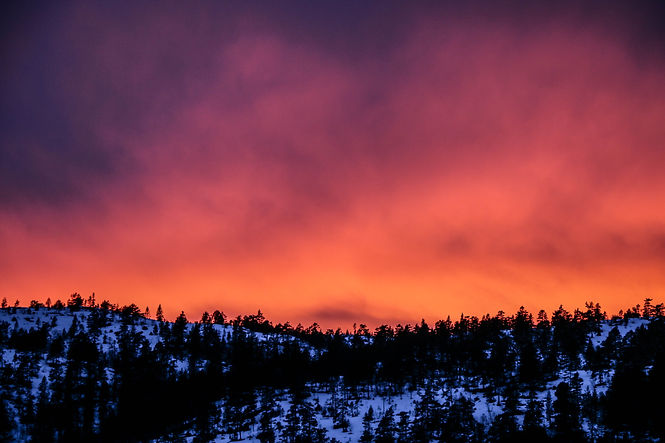 Solnedgang i norges bjerge