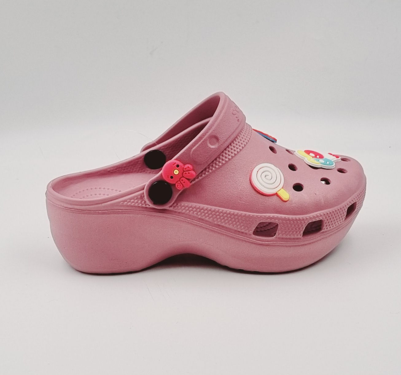 Step out in confidence with these Pros ladies heeled clogs, featuring a sleek and polished look that complements any outfit