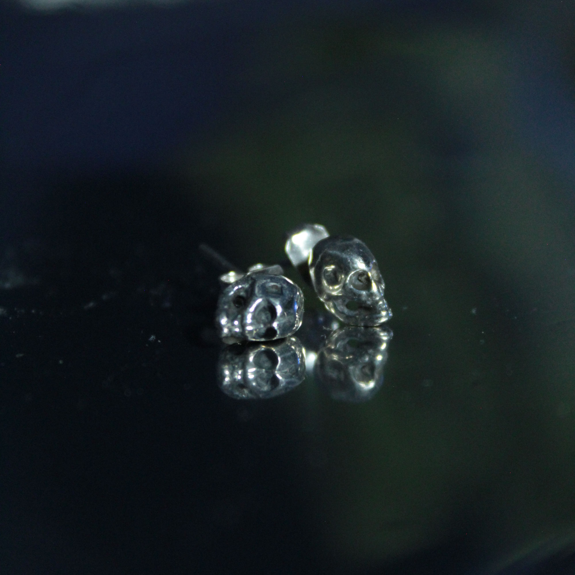 Aretes mini calavera