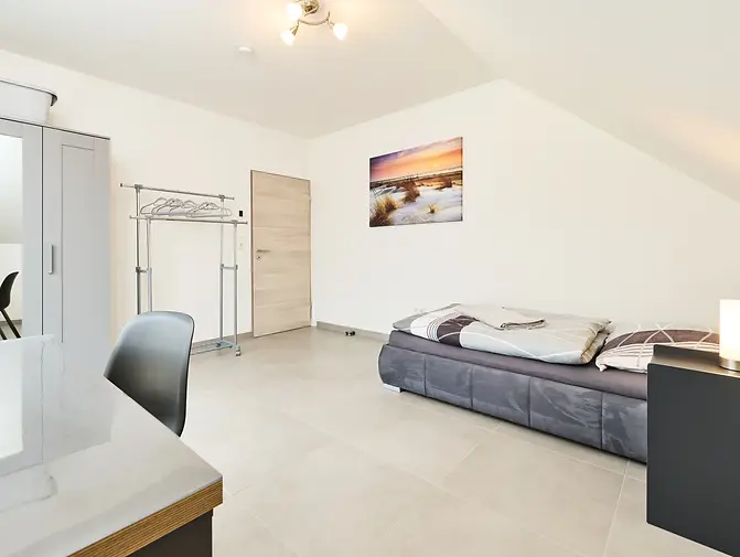 Helles Einzelzimmer in Straubing mit moderner Ausstattung