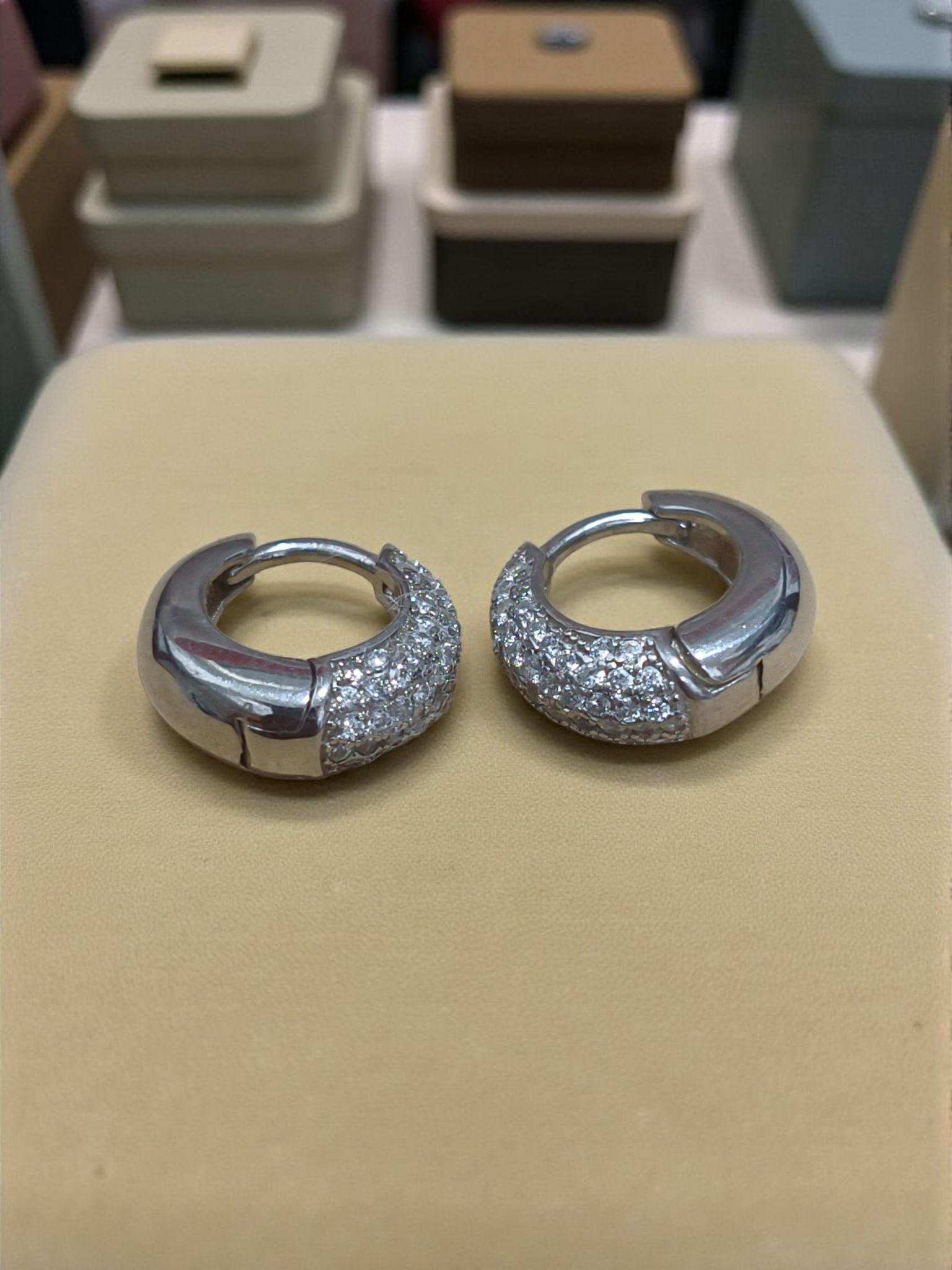 תיק תק מדורג זירקונים