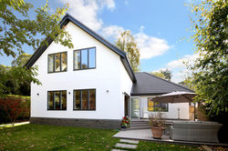 Ashtead, Nye Saunders