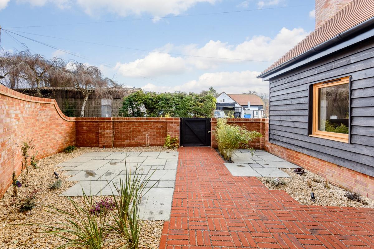 Ripley, Surrey Nye Saunders Ltd.