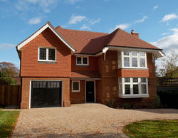 Little Gate, Nye Saunders