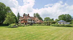 Hascombe, Nye Saunders