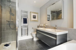 Little Gate, Nye Saunders