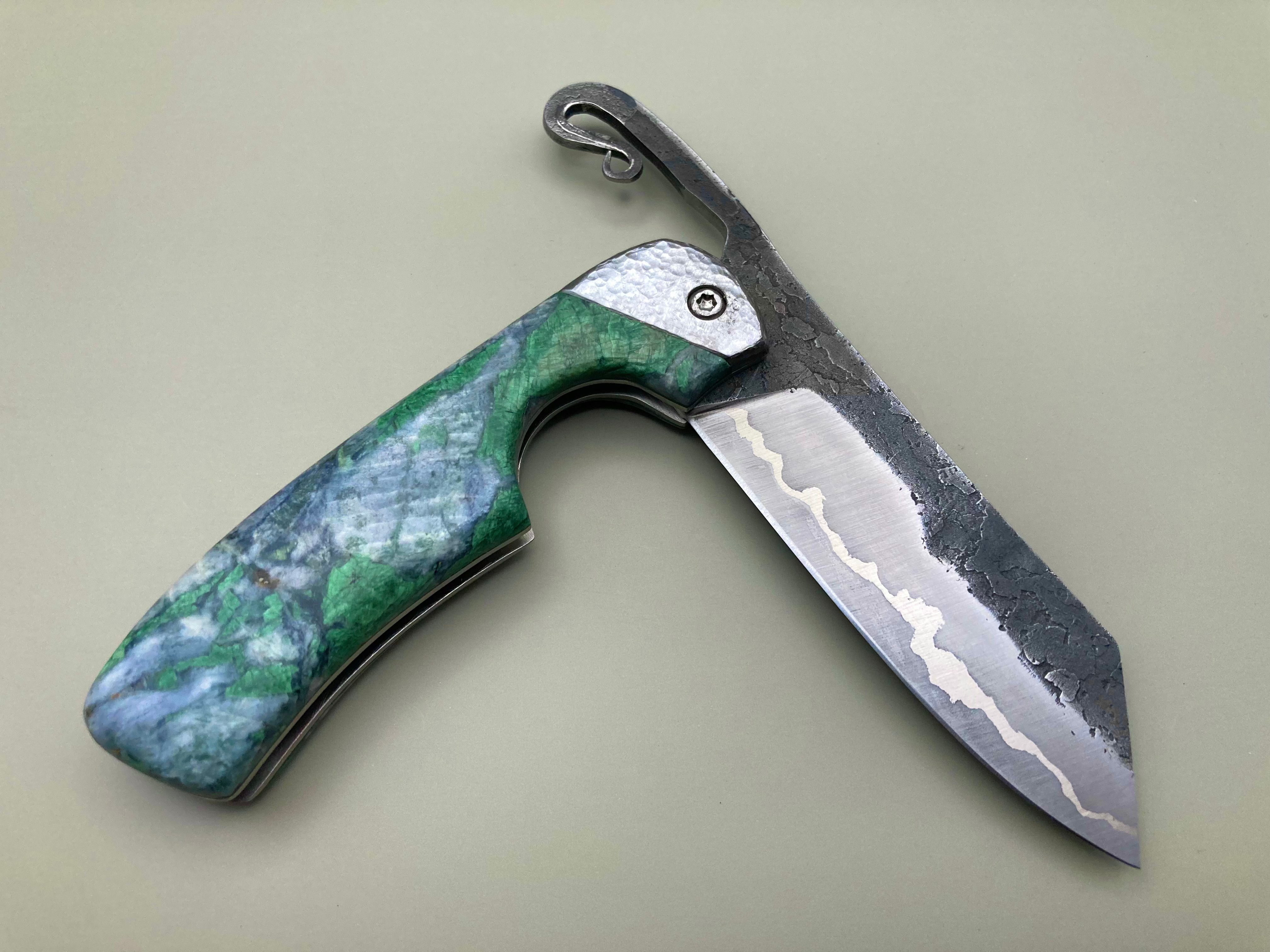 Couteau coupe-cigares et cendrier assortis en vert d’Orezza