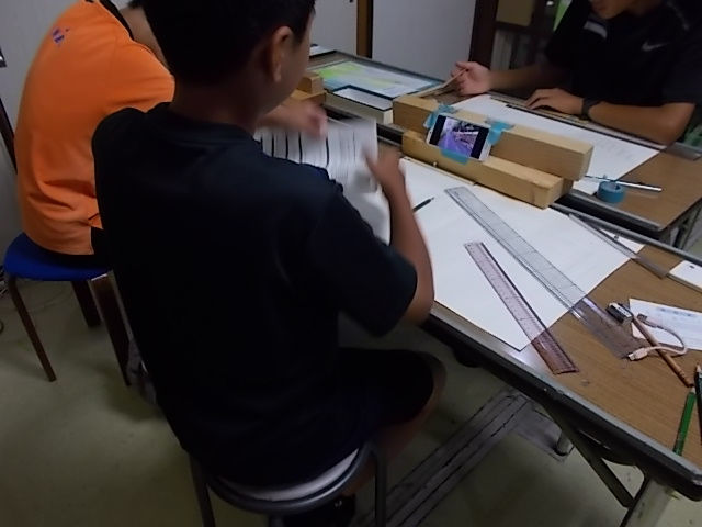 夏休み絵画教室の制作風景