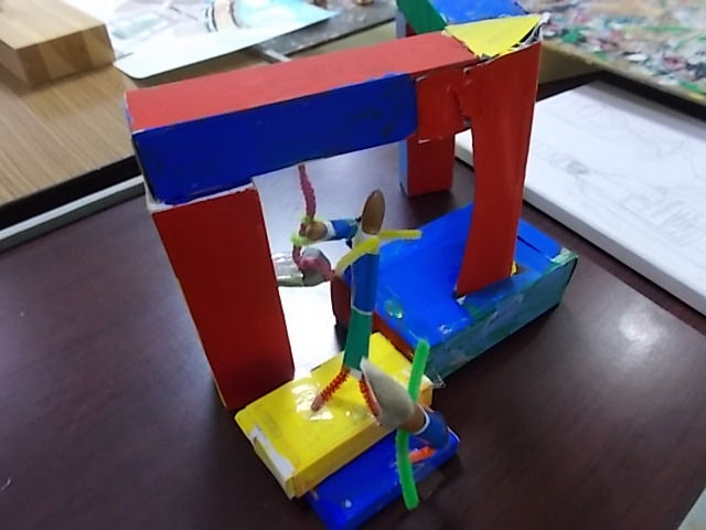 遊具の工作とどんぐりで作った人