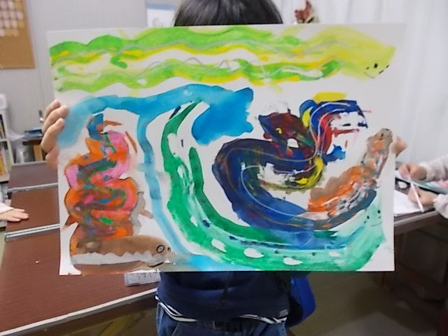 小学2年生が描いたうねった形が面白い不思議な生き物、