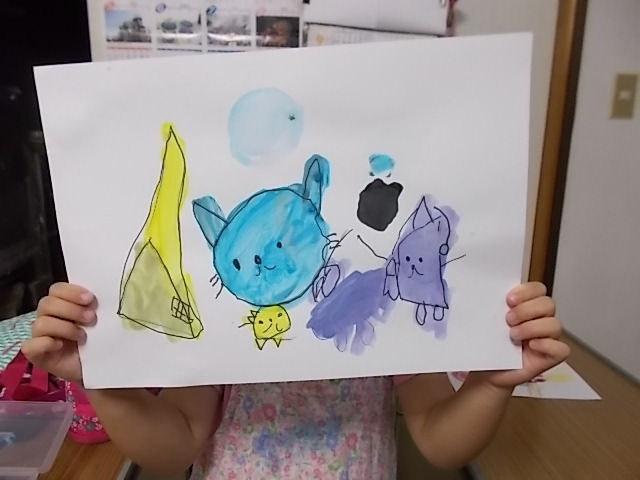 小学1年生が描いた水色をした猫の絵