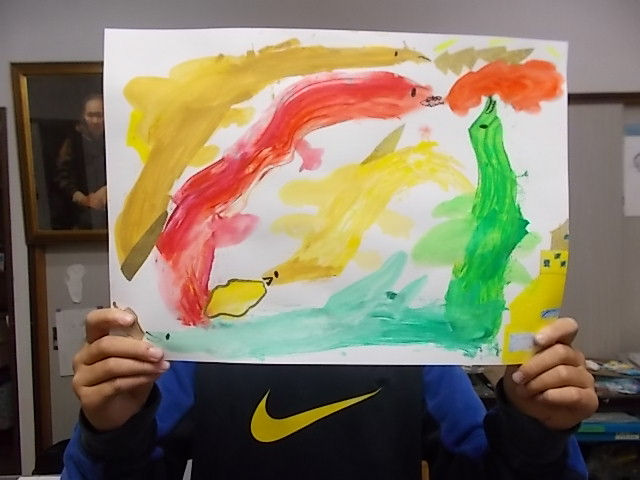 黄土色、赤、黄色の不思議な生き物