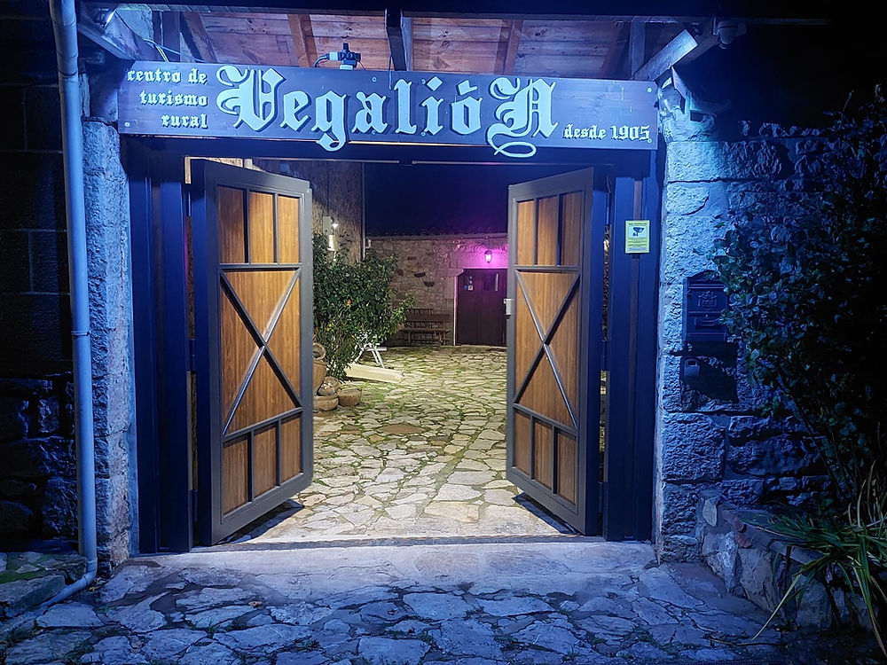 Automatic entrance gate to Hotel moto-rural VEGALION with secure motorcycle access