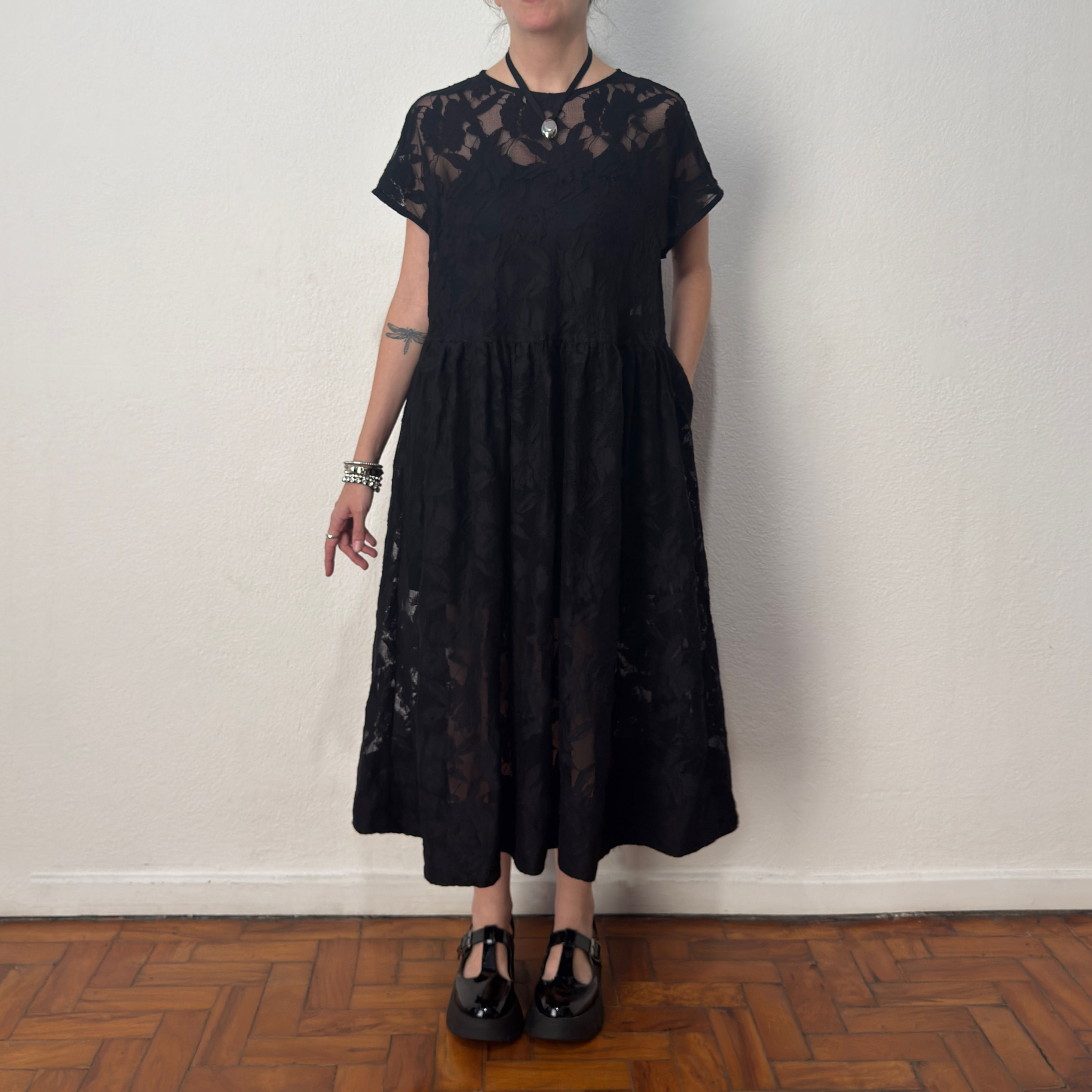 Vestido Violetta bordado preto
