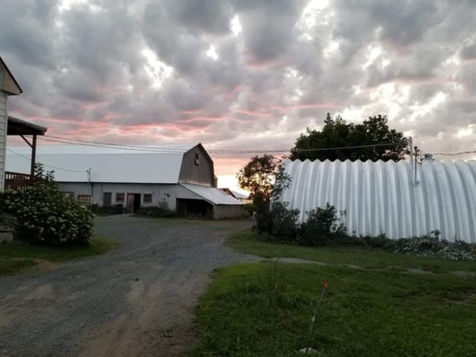 Résultat final peinture extérieure bâtiment agricole et abri en tôle à Sainte-Émélie par Baril Expert
