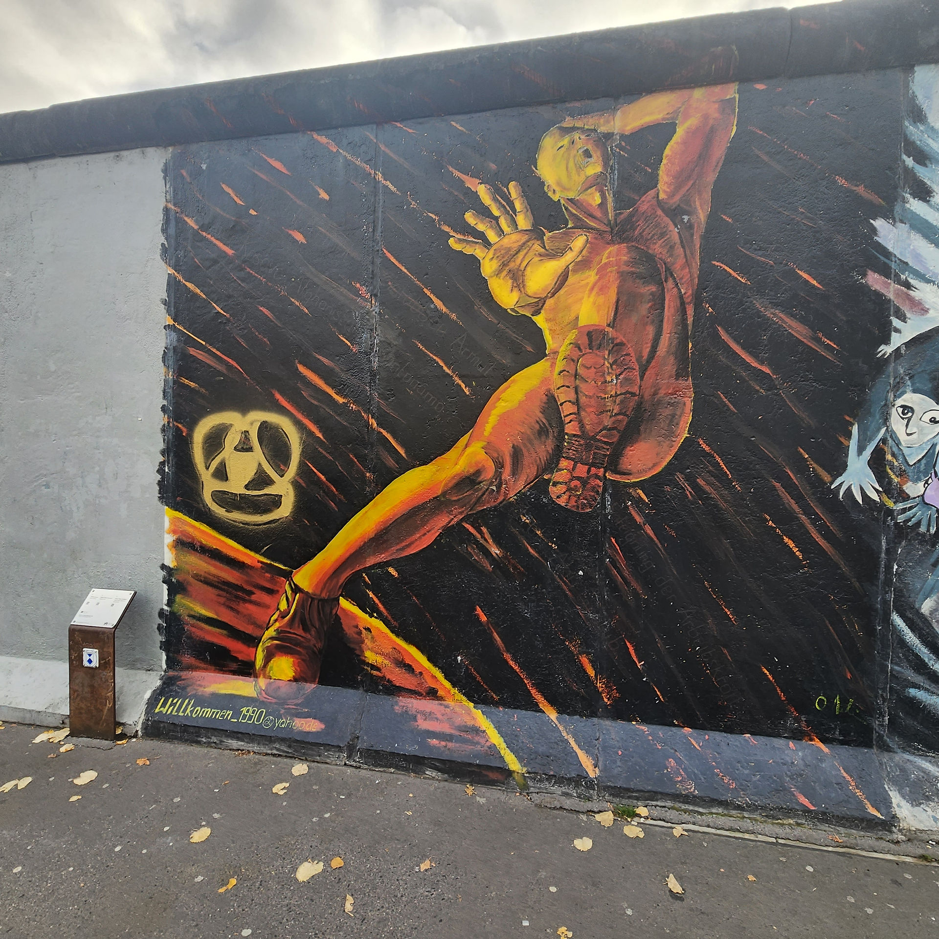 A painting on the berlin wall at the east side gallery