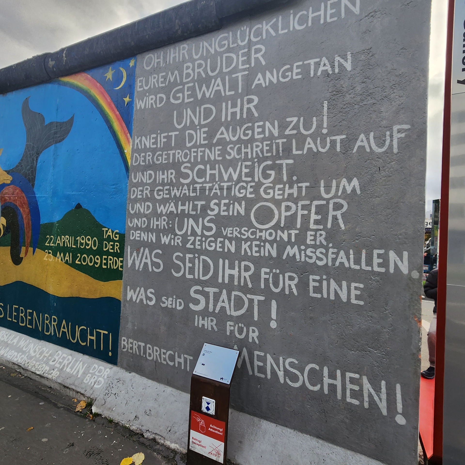 A painting on the berlin wall at the east side gallery