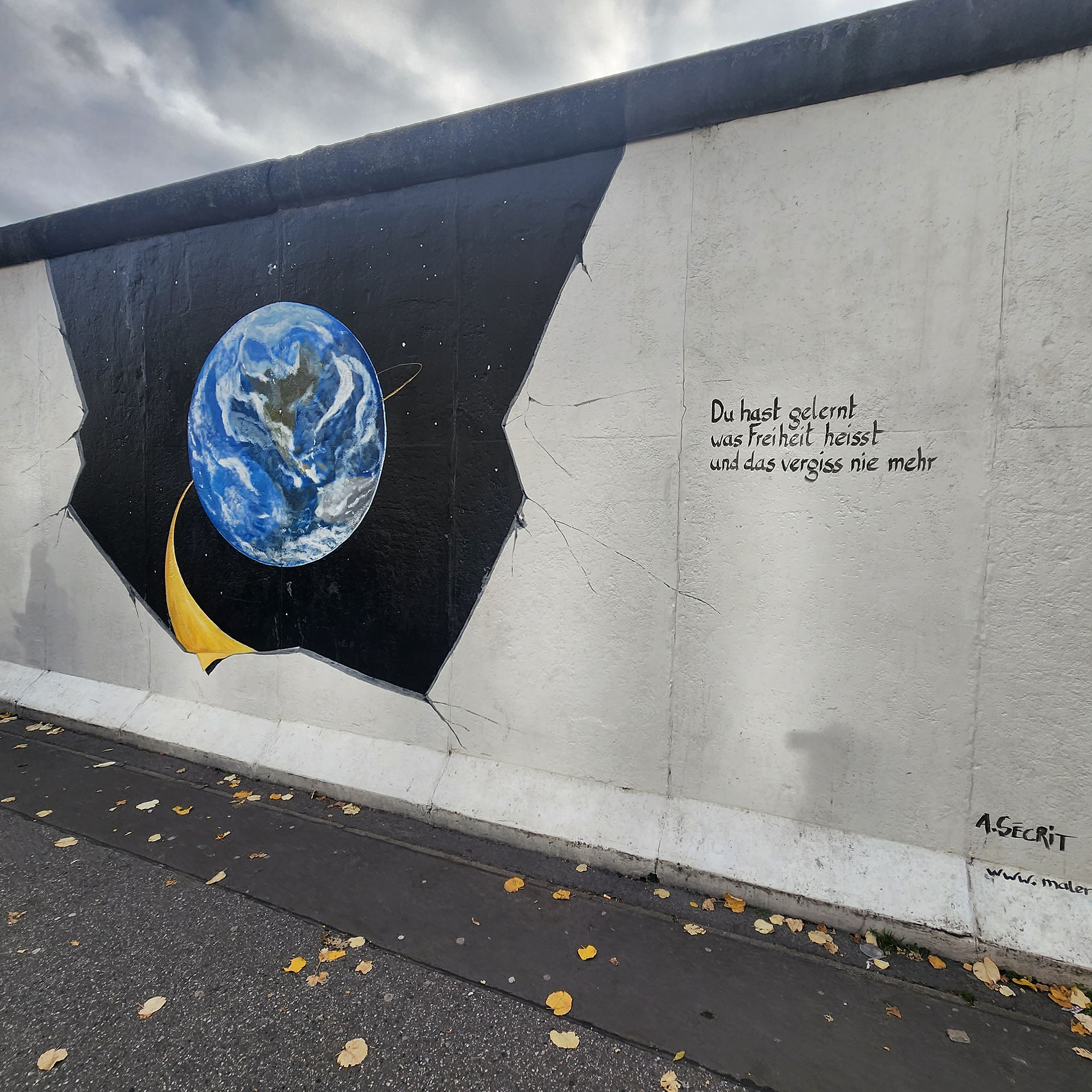 A painting on the berlin wall at the east side galleryA painting on the berlin wall at the east side galleryA painting on the berlin wall at the east side gallery
