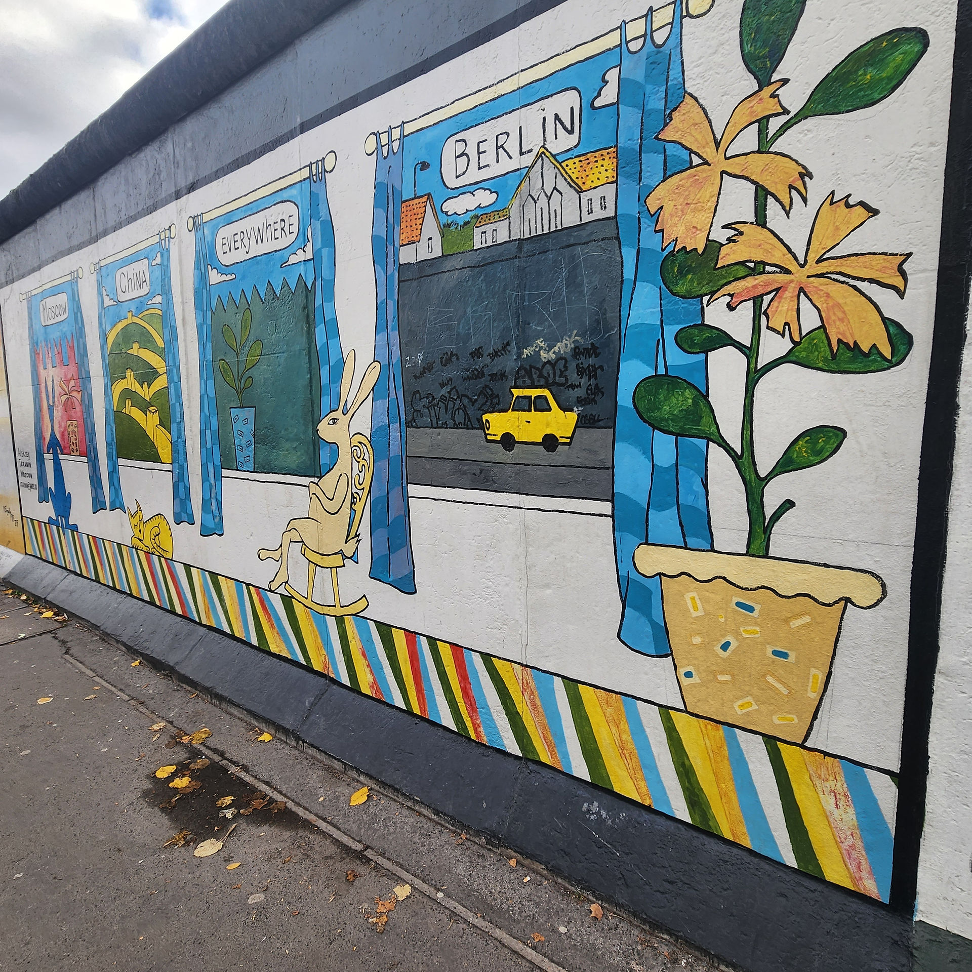 A painting on the berlin wall at the east side gallery