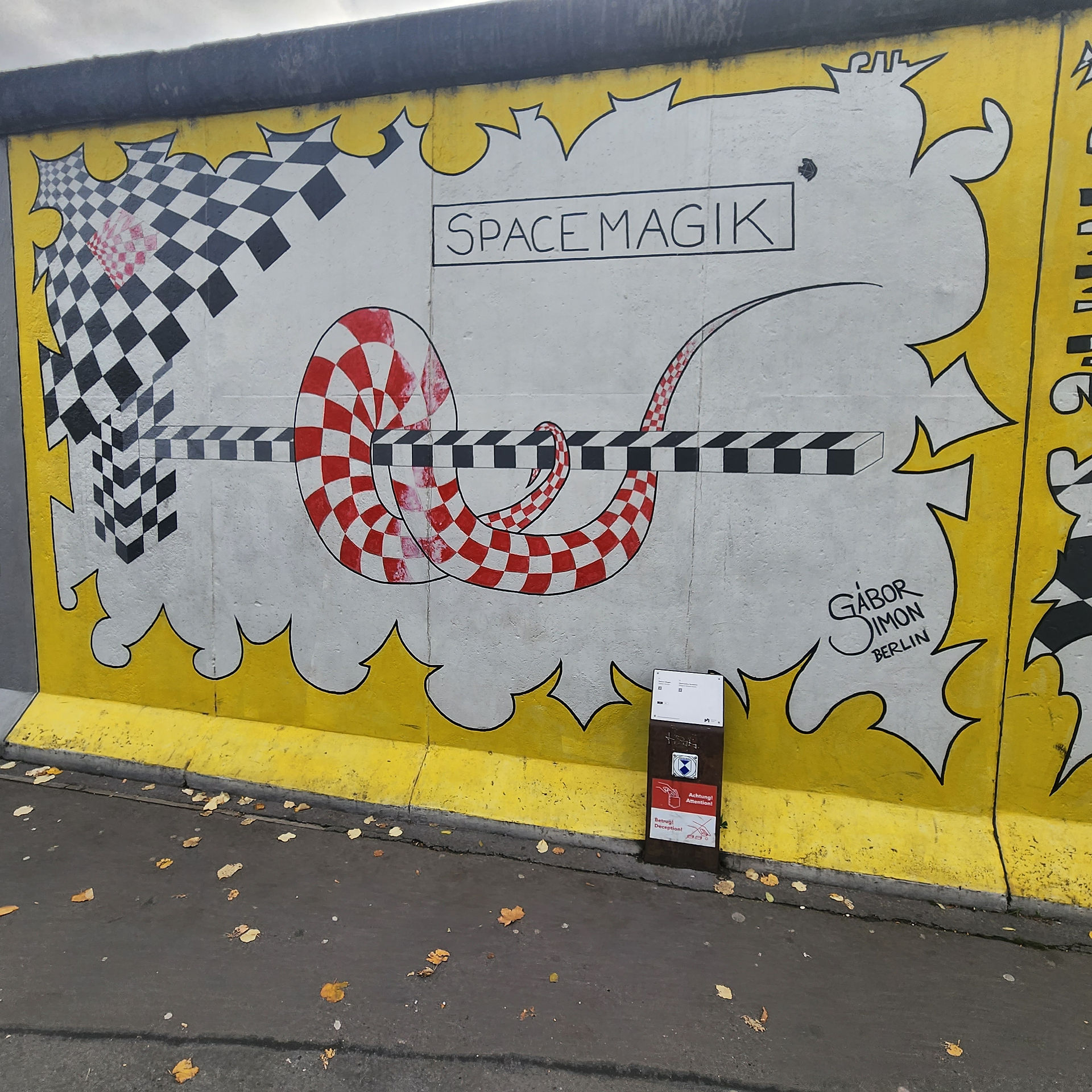 A painting on the berlin wall at the east side gallery