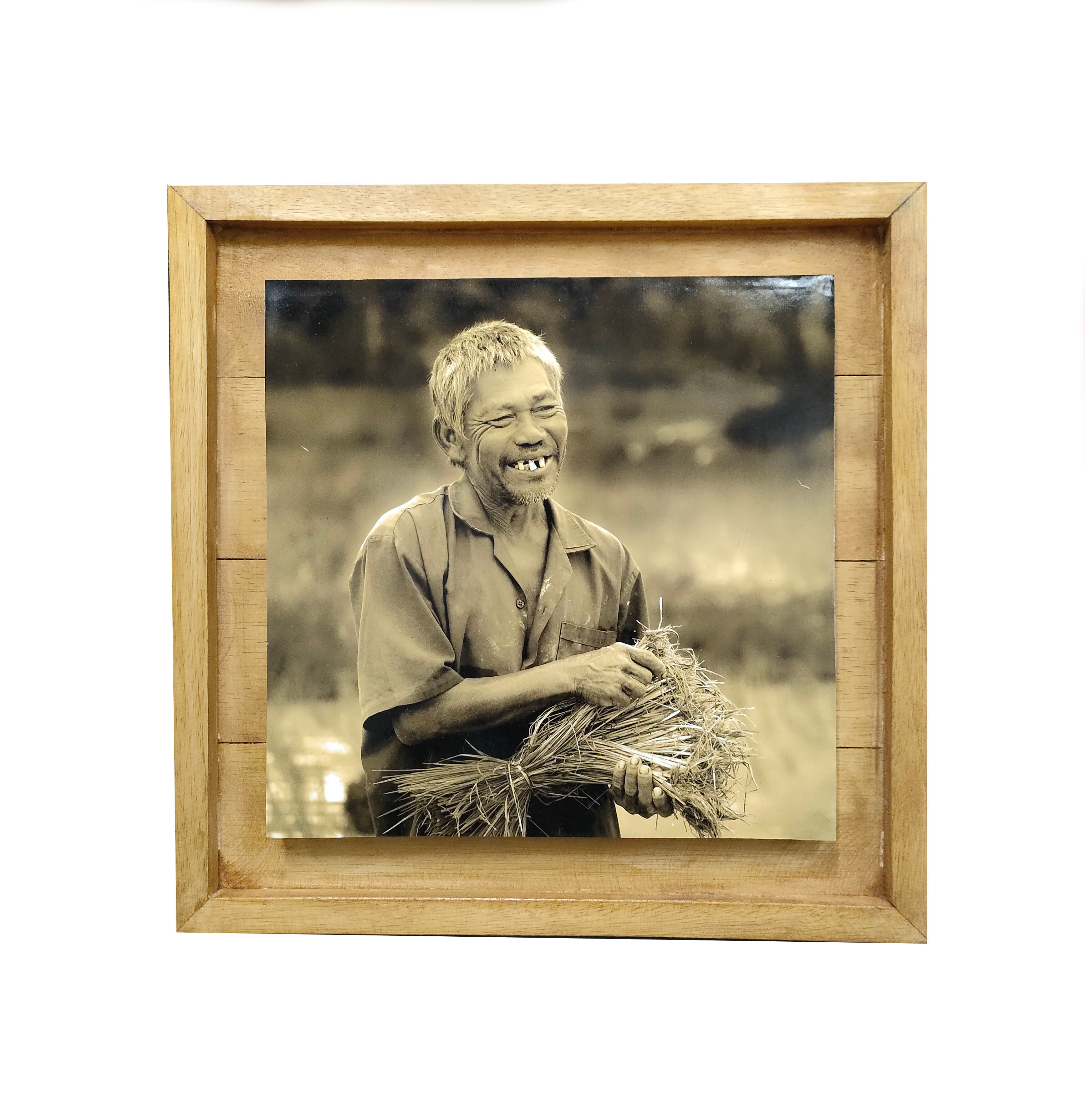 NANDUR - Square frame - Albesia wood frame with photo print.