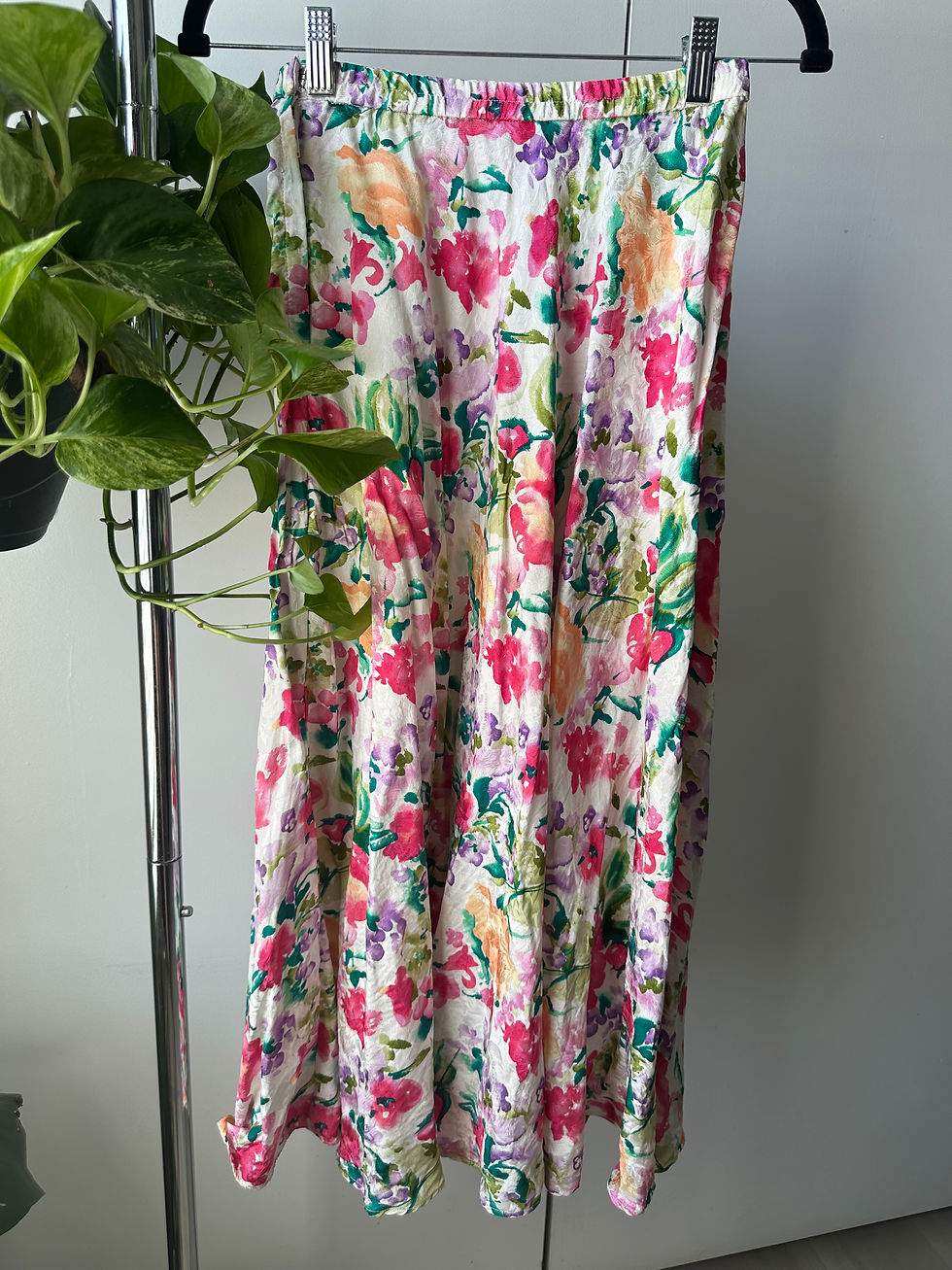 Thumbnail: Vintage Silk Midi Skirt