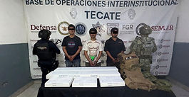 ASEGURAN A TRES HOMBRES ARMADOS DURANTE OPERATIVO EN ZONA RURAL DE TECATE
