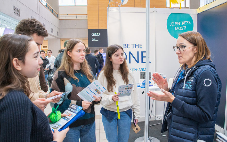 Állásbörze: keresettek a Széchenyi István Egyetem hallgatói a munkaerőpiacon