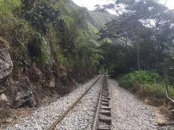 10km_de_marche_le_long_des_rails_avant_d'arriver_à_Machu_Picchu_Pueblo