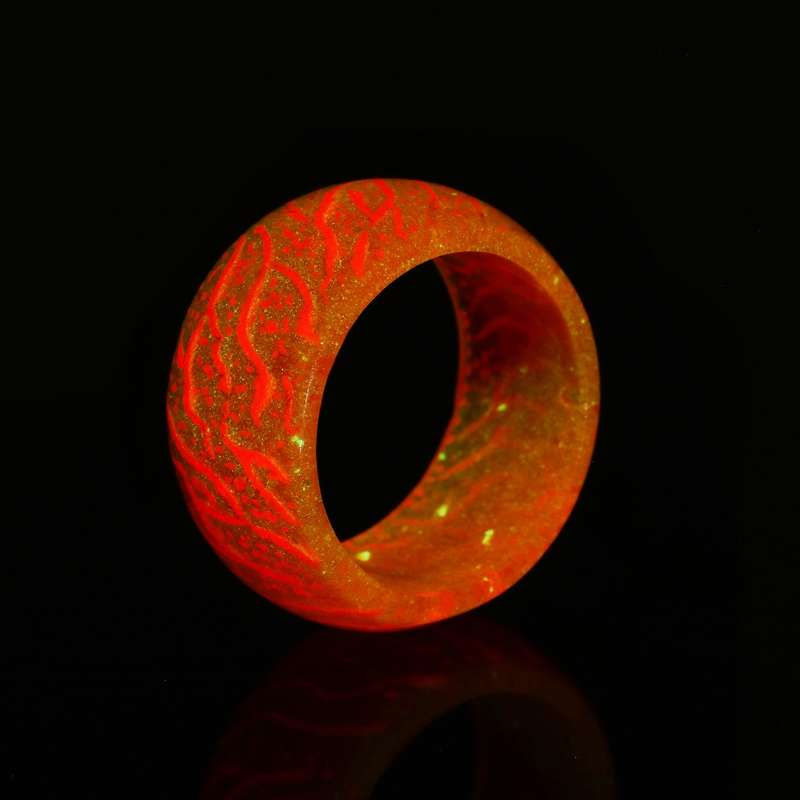 Thumbnail: Fluorescent Glowing Rings