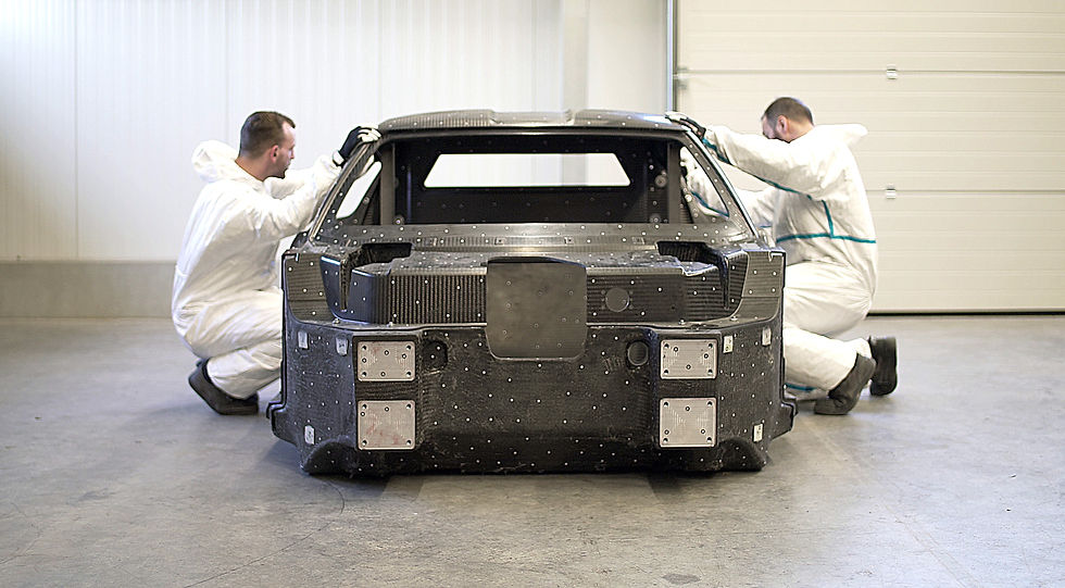 kk passenger cell chassis monocoque produktion carbon fiber leichtbau lightweight_ds.jpg