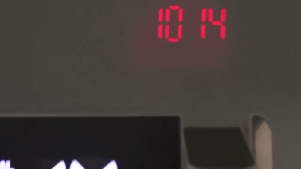 Küçük resim: Upway Projektörlü Aynalı Alarmlı Şarjlı Dijital Masa Saati - Zarif Bir Hediye