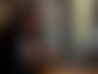 Agent using AI device in home office