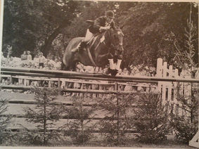 Marion Coakes con Stroller Campeona del Mundo de Amazonas en 1.965 Hickstead