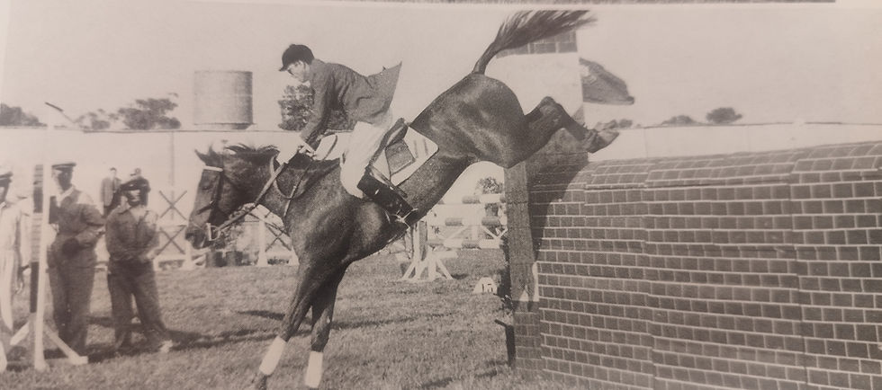 En la imagen pueden ver dónde llevaban los jinetes "el peso" en la época