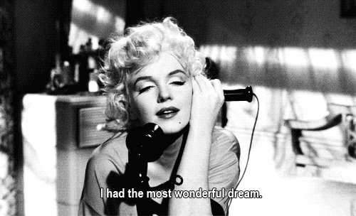 animation-gifs-woman-marilyn-monroe-talking-phone.gif