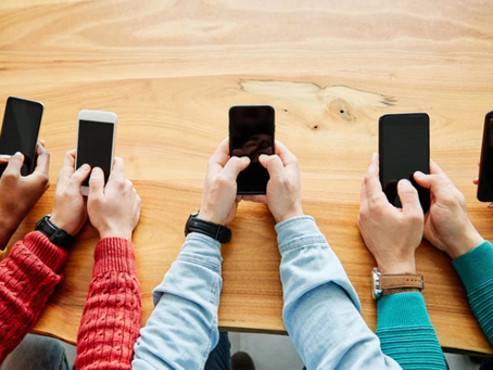 L’Alto Adige propone di vietare i social agli under 15: “serve proteggere la salute mentale dei ragazzi”