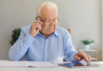 Pensioni, dal 2027 scatta l’aumento a 67 anni e 3 mesi per l’uscita dal lavoro. Il Governo cerca fondi per bloccare l’adeguamento legato alla speranza di vita