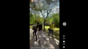 Docenti aggrediti da un gruppo di studenti davanti alla scuola: “Ti faccio saltare la testa”. Il video scatena rabbia e polemiche sui social