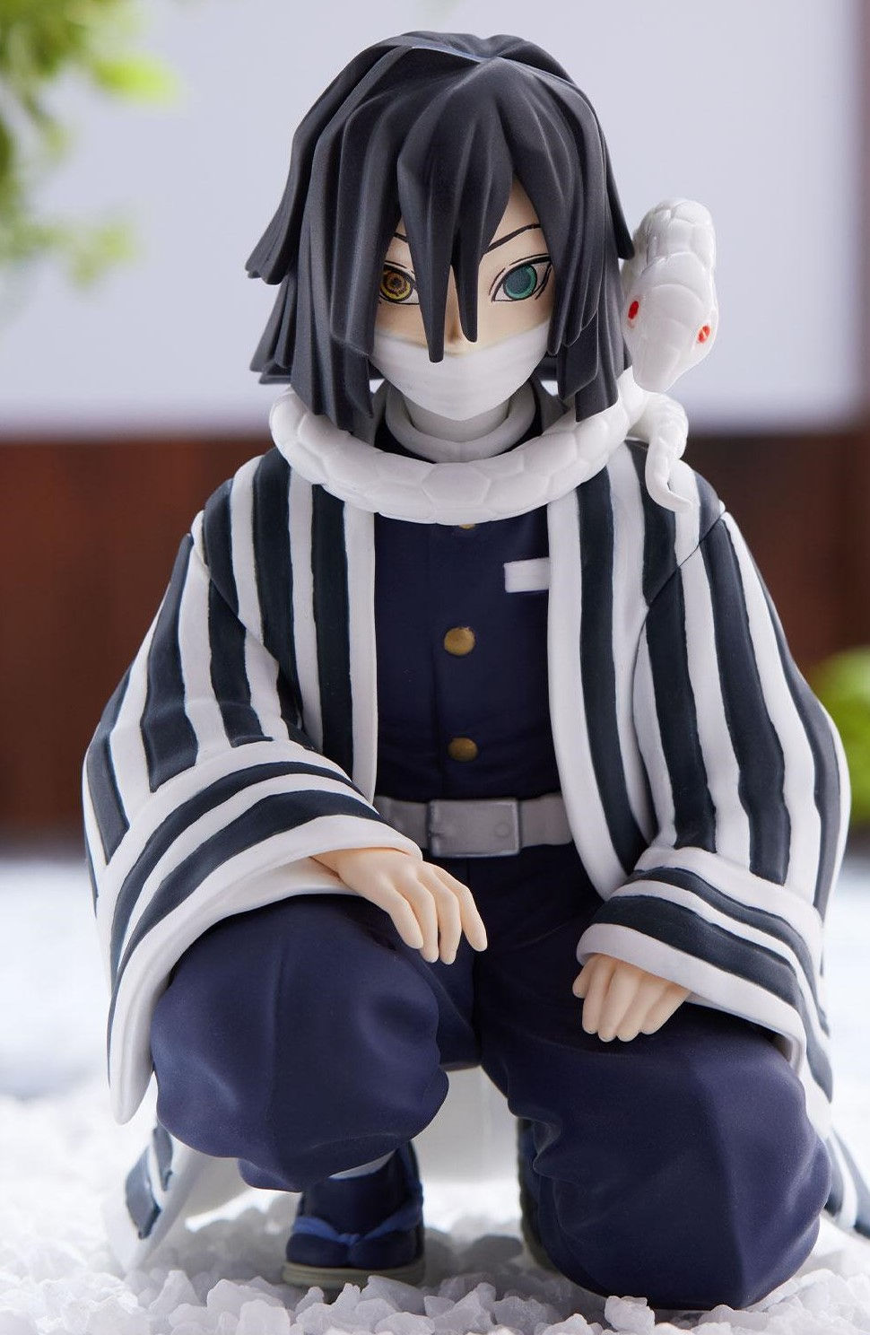 Demon Slayer: Kimetsu no Yaiba - Obanai Iguro Kneeling Figure