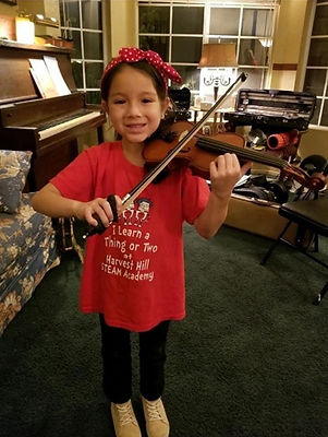 Aubrielle playing the violin in Murrieta, California