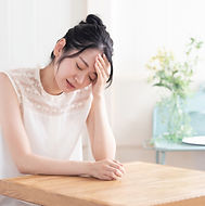 頭が痛い女性