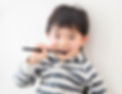 歯を磨く男の子