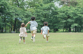 走る子供