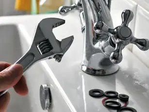 How to Stop Water Damage Before a Plumber Arrives