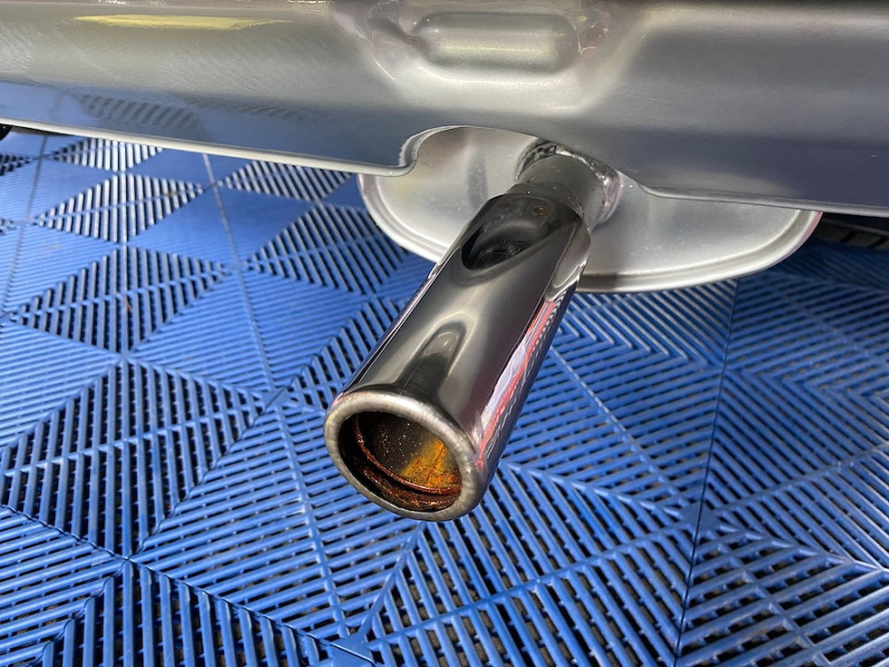 マフラーエンドのメッキ部分もしっかり仕上げています。