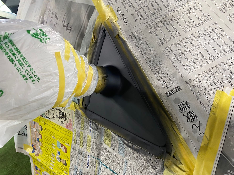 ドアミラーの台座も艶消しブラックで塗装