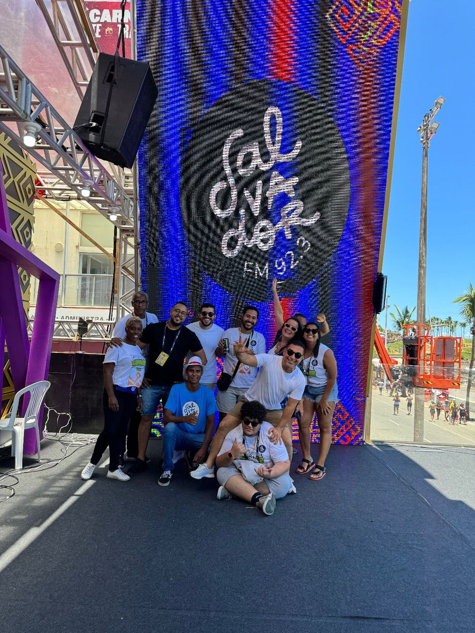 Equipe da Salvador FM que transmitiu a quarta-feira de cinzas