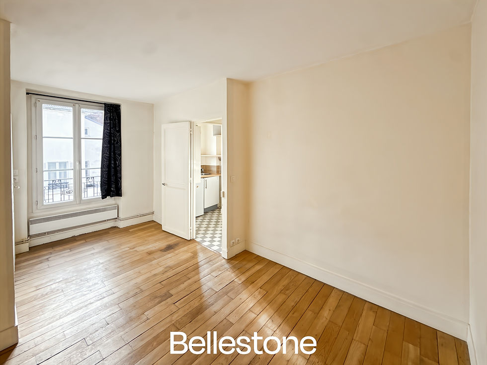 Idéalement situé dans un quartier animé du 17ème arrondissement rue Guillaume Tell, ce studio lumineux et bien agencé au 3ème étage sans ascenseur bénéficie de fenêtres doubles vitrages.
Proche de toutes commodités, il se compose d'une entrée, cuisine équipée d'un réfrigérateur, évier et plaque de cuisson, une pièce principale de 13 m² et une salle de douche avec véritable toilette.
Le chauffage et l'eau chaude sont individuels (radiateurs électriques + ballon d'eau chaude éco récent).