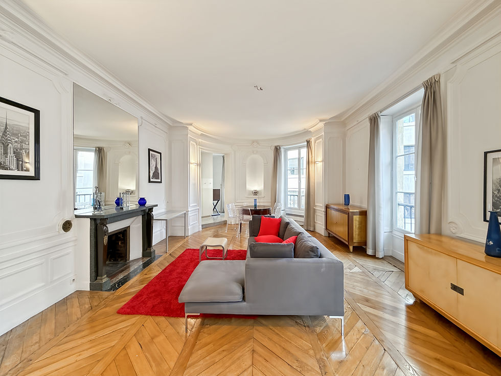 Proche de toutes commodités, ce bel appartement de standing sera idéal pour une famille ou en pied à terre Parisien.
Situé au 2ème étage avec ascenseur, il bénéficie du charme de l'ancien avec de belles moulures, une hauteur sous plafond importante, une cheminée et un beau parquet d'origine.
Très lumineux, il est actuellement agencé en grand double séjour avec de nombreuses fenêtres, une suite avec salle d'eau et dressing, une cuisine et un toilette séparé.
Une cave complète ce bien
La copropriété est en excellent état et particulièrement calme. Il est difficile d'imaginer que l'on est en plein coeur de Paris.